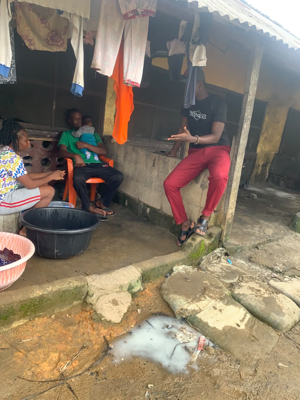 A Yinava representative discussing LPG adoption with a family